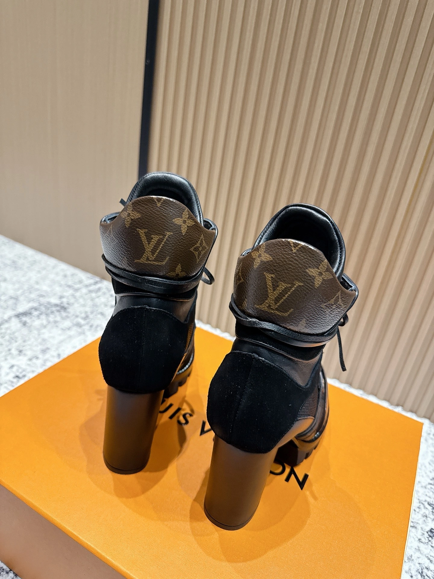 COCO-- 8V 1AABIT cowhide Heel height ：9cm Waterproof：2.5cm item:E-X362J2906